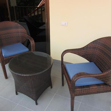 Flower Paradise Bungalows & Swiss Restaurant Roestiland Lamai Beach  Room photo