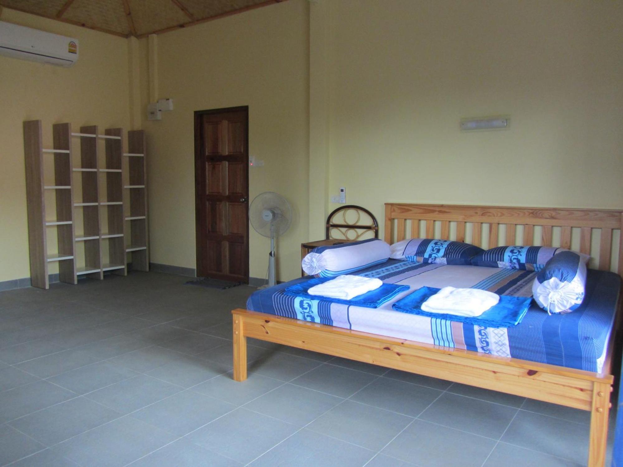 Flower Paradise Bungalows & Swiss Restaurant Roestiland Lamai Beach  Room photo