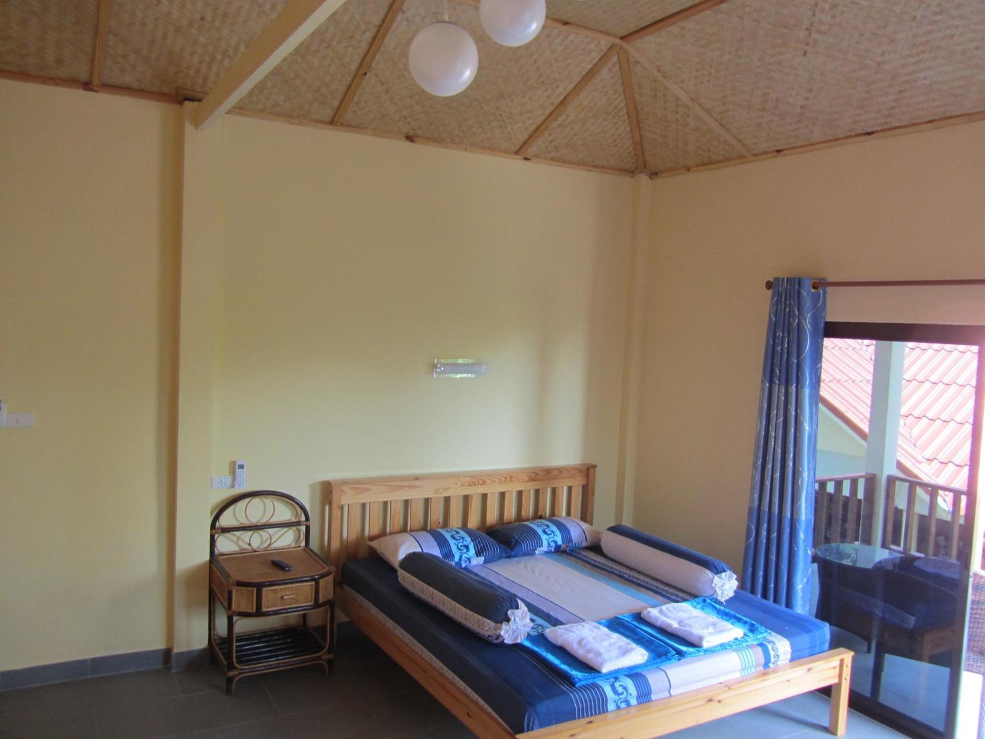 Flower Paradise Bungalows & Swiss Restaurant Roestiland Lamai Beach  Room photo
