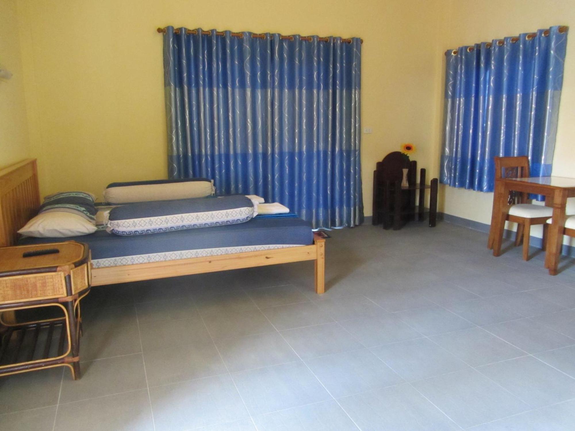 Flower Paradise Bungalows & Swiss Restaurant Roestiland Lamai Beach  Room photo