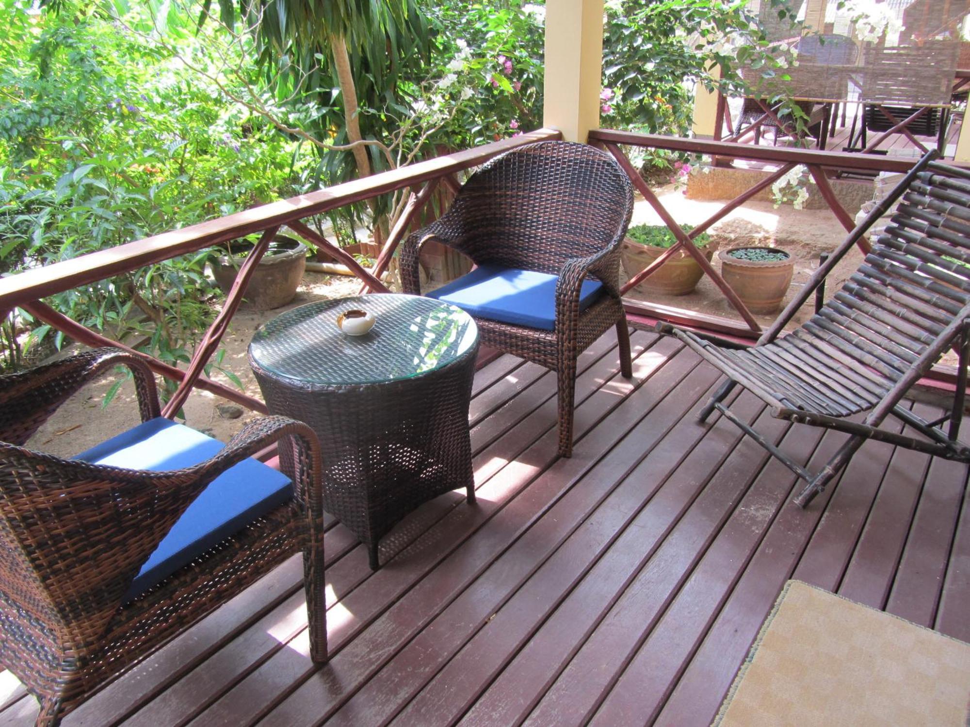 Flower Paradise Bungalows & Swiss Restaurant Roestiland Lamai Beach  Room photo