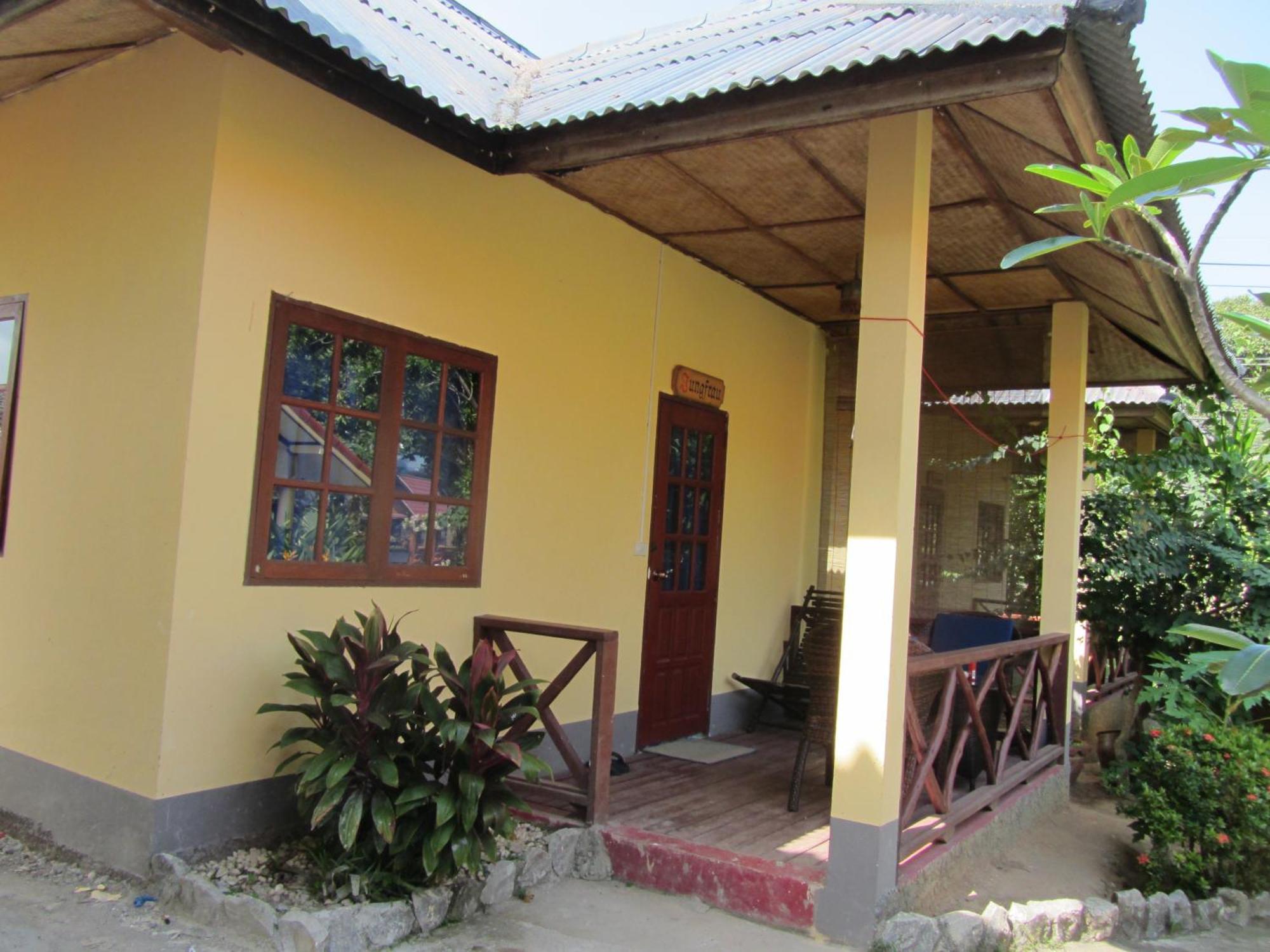Flower Paradise Bungalows & Swiss Restaurant Roestiland Lamai Beach  Room photo