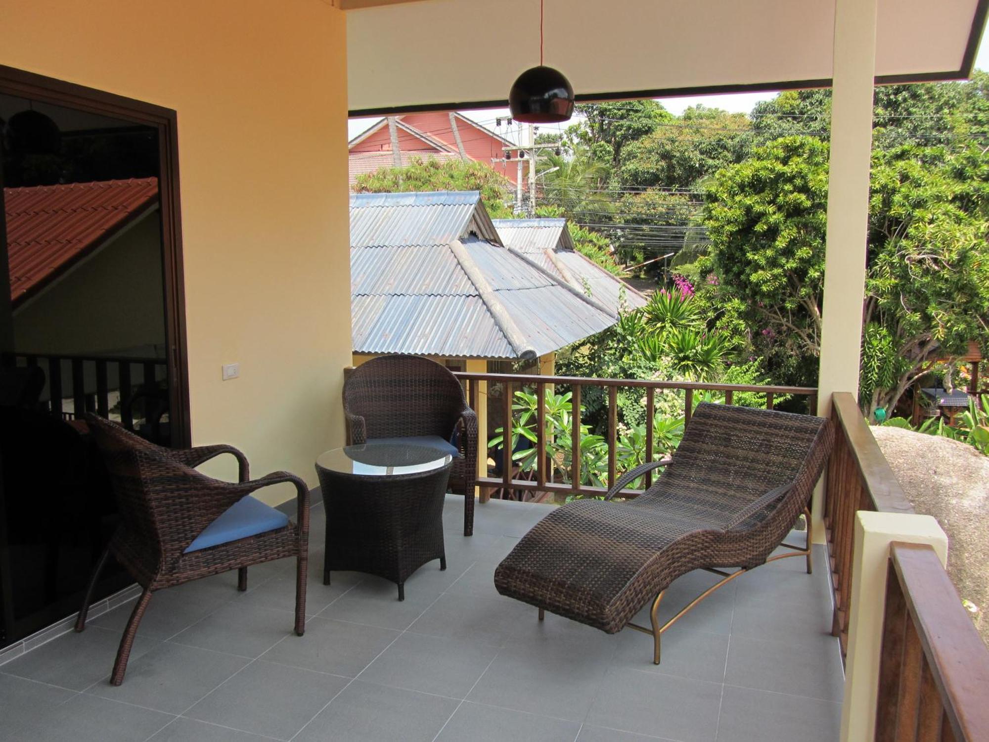 Flower Paradise Bungalows & Swiss Restaurant Roestiland Lamai Beach  Room photo