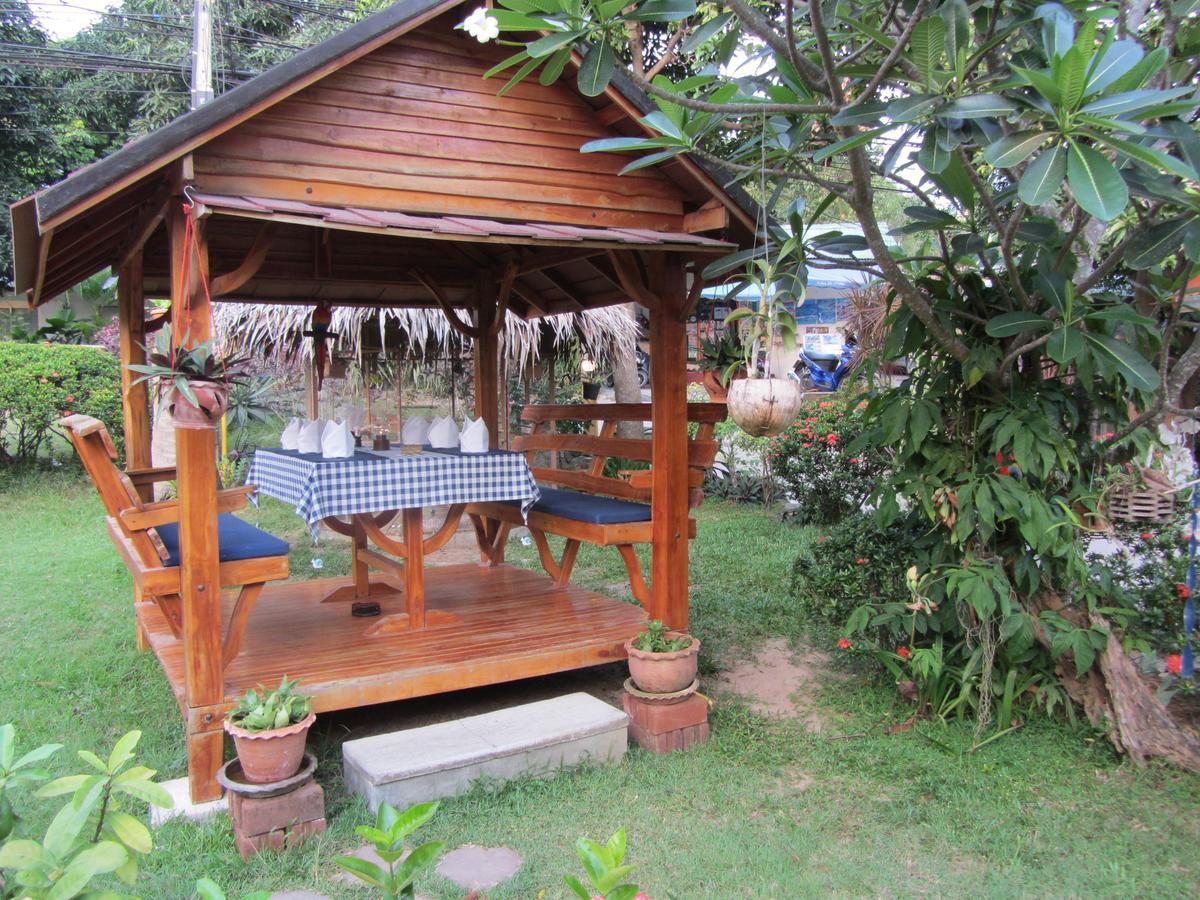 Flower Paradise Bungalows & Swiss Restaurant Roestiland Lamai Beach  Exterior photo