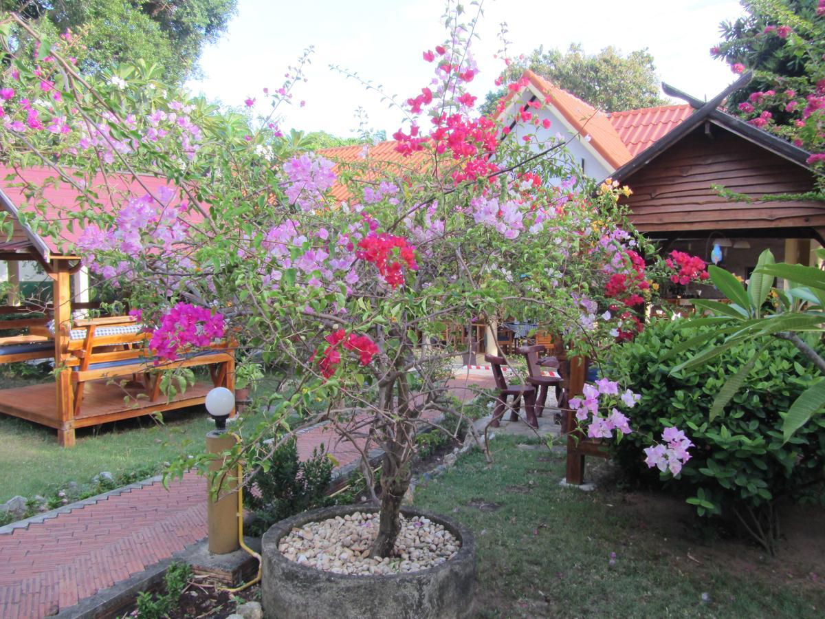 Flower Paradise Bungalows & Swiss Restaurant Roestiland Lamai Beach  Exterior photo